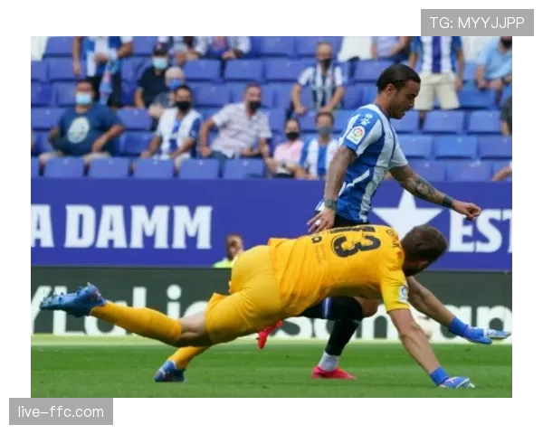 西甲考虑调整下赛季替补席规则,允许更多换人以支持高强度肋部压迫战术